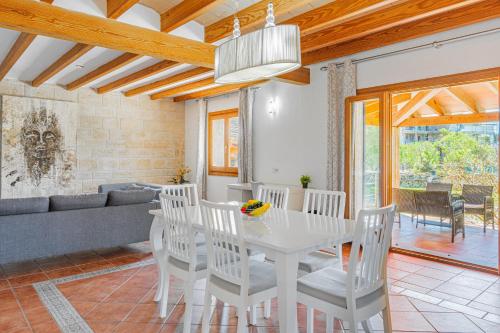 Villa Can Gallina by Homevillas360