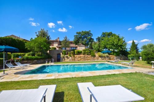 a swimming pool in the yard of a house at Betulla C in San Gimignano