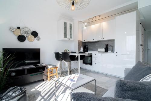 Verano Azul Casa Monica - Apartment with Sea Views & Pool Access