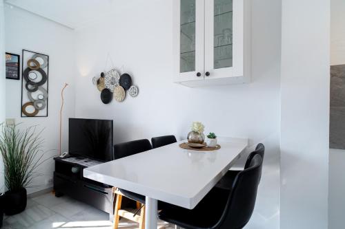 Verano Azul Casa Monica - Apartment with Sea Views & Pool Access