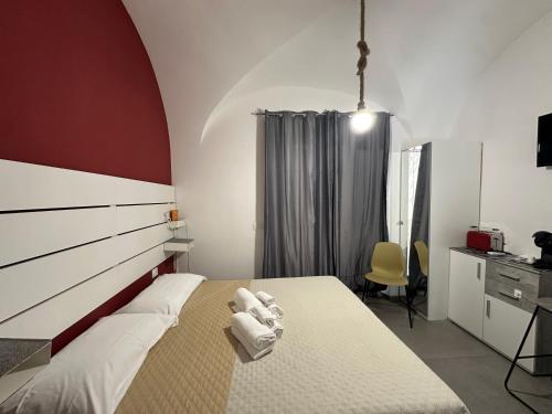 a bedroom with a bed with towels on it at La Casa di Orlando in Catania