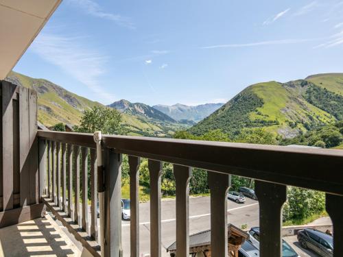 a balcony with a view of the mountains at Le Belvedere N11 - ST4 in Saint-Sorlin-dʼArves