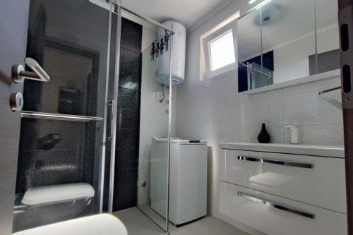 1 Bedroom Apartment Sleeps 3 - Outdoor Pool