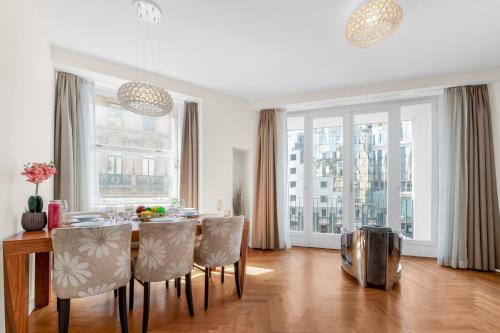 Square Apartments, Stephansplatz View, AC, Kitchen