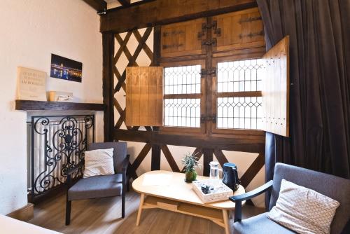 a room with two chairs and a table and a window at L'Oisellerie Meublé de Tourisme in Angers