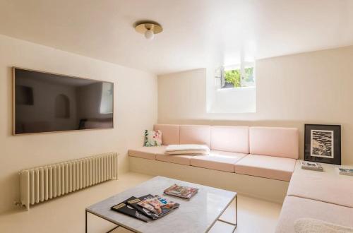 Architect's house, air-conditioned, 5 bedrooms, garden