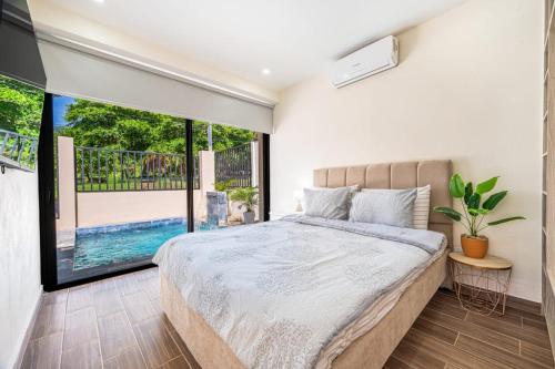 a bedroom with a bed and a large window at Casa Mediterraneo in Carpintero