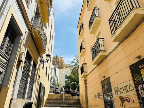 Alicante City Centre, Old Town, Steps from Postiguet Beach