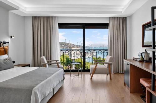 a hotel room with a bed and a balcony at La Farine Rooms in Fethiye