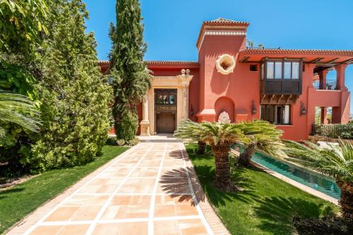 All About Villa Ronda