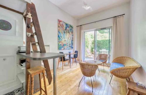 Sunny Duplex with Private Terrace