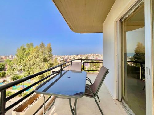 Large Apartment in Athens with Free Parking
