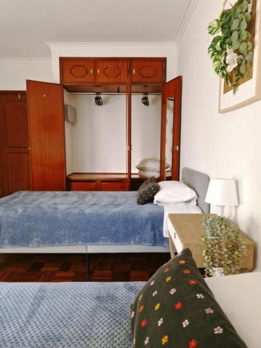 Cozy Twin Room with Private Bathroom - Full Kitchen