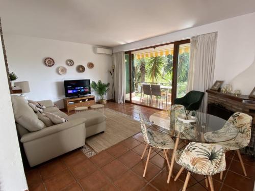 M&H Torremolinos