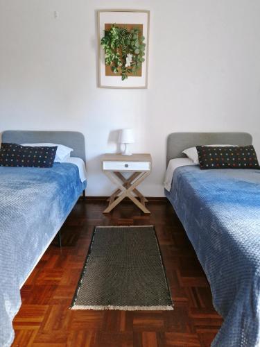 Cozy Twin Room with Private Bathroom - Full Kitchen