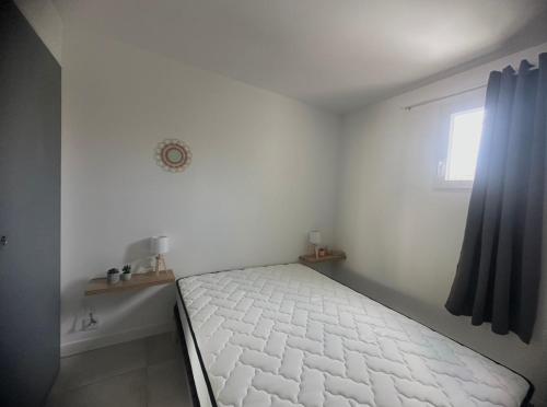 Appart T2 4 pers 50 m de la mer avec piscine