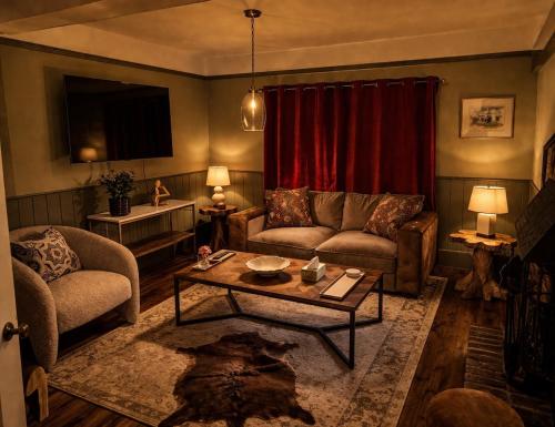 a living room with a couch and a coffee table at Luxury Countryside Escape in Ipsden