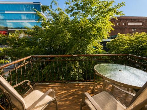 Gallery image of Downtown 1BR Walk to Berri-UQAM & Old Port in Montreal