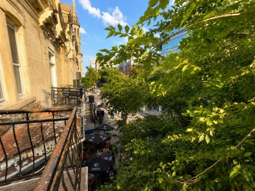 Gallery image of Downtown 1BR Walk to Berri-UQAM & Old Port in Montreal