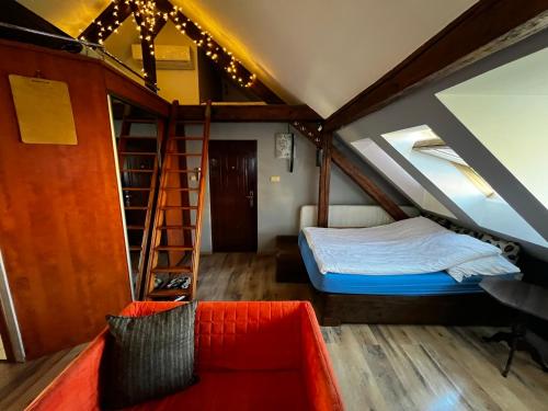 a bedroom with a bed and a couch in a room at Apartament przy Wyspie in Piła
