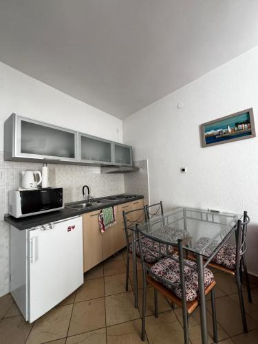 Lower Central Beach Apartment Baška Voda