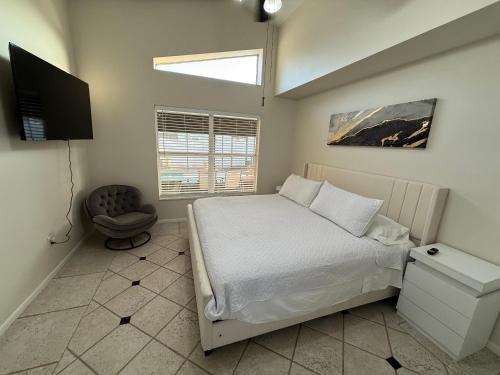 3 bedroom home with private pool photo 31