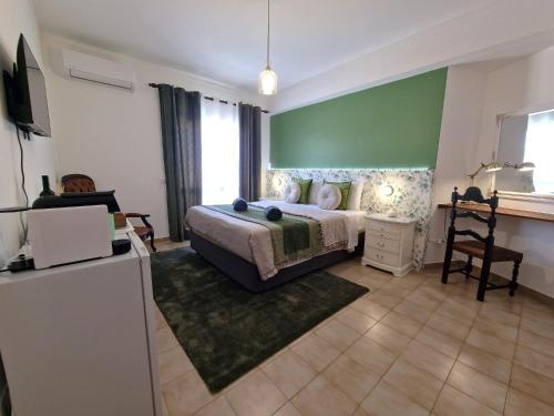 Portimão Guest House - Suites & Rooms, Rooftop River View, BBQ & AC