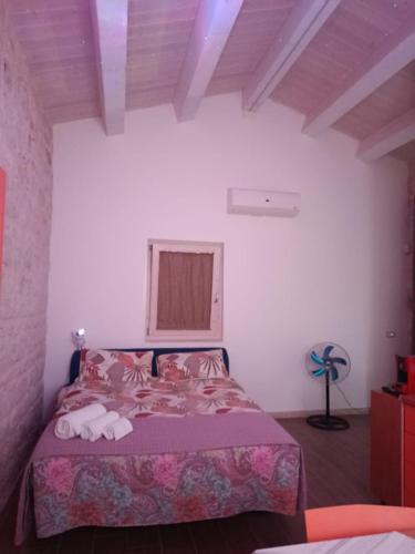 a bedroom with a bed in a room at La casa di Jacopo in Modica