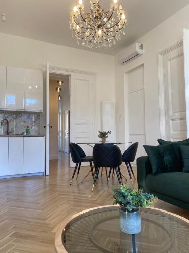 Royal Parkview Apartment