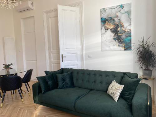 Royal Parkview Apartment