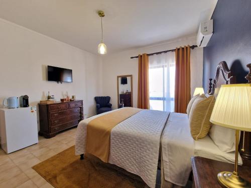 Portimão Guest House - Suites & Rooms, Rooftop River View, BBQ & AC