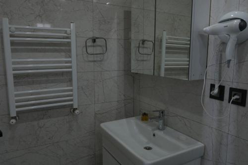 a bathroom with a sink and a mirror at KILIÇ MOTEL in Istanbul