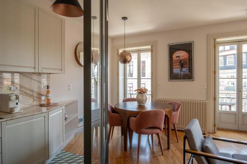Boutique Apt in City Center w Stunning Douro Views