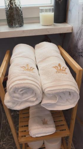 a pile of towels sitting on a shelf at Amor Mosel Stay in Klotten