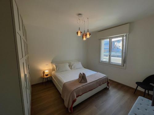 a small bedroom with a bed and a window at Apartment-alys in Pordenone