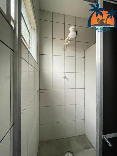 a bathroom with a shower with a shower head at Hospedaria Monterrey - Entre Hortolândia e Monte Mor in Monte Mor