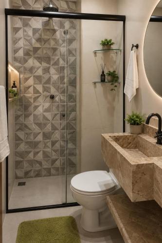 a bathroom with a shower with a toilet and a sink at Excelente apartamento aconchegante in Taguatinga