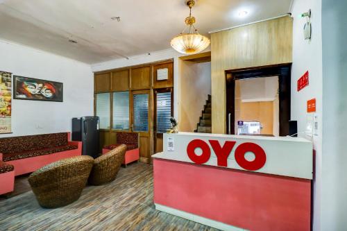 a restaurant with an ovo sign on a counter at Hotel O by OYO Dhruv Inn in Izatnagar