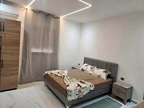 a bedroom with a bed with a curtain and a closet at Villa jenni in Temlale
