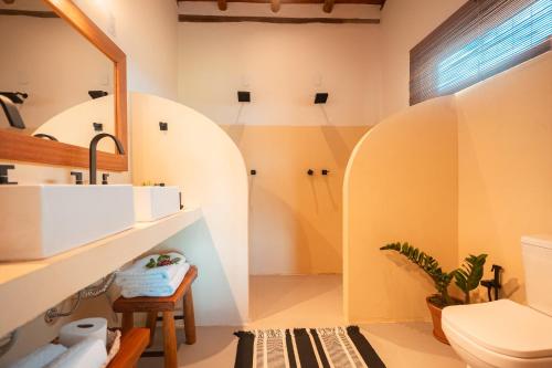 a bathroom with a toilet and a sink at Falésias Orybá in Corumbau