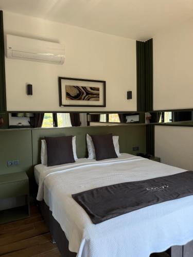 Llit o llits en una habitació de Agios Hotel