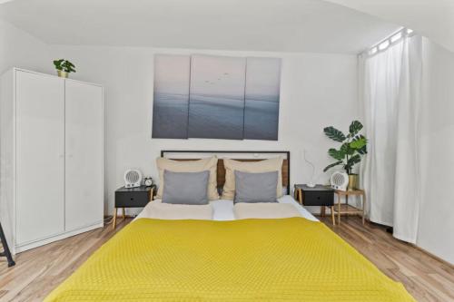 Central Basement Apartment near Belvedere