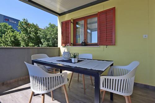 Apartments and rooms with parking space Crikvenica - 12305