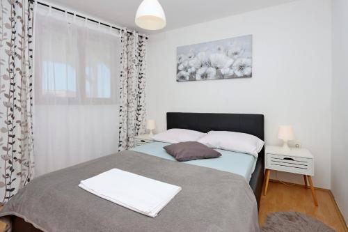 Apartments and rooms with parking space Crikvenica - 12305