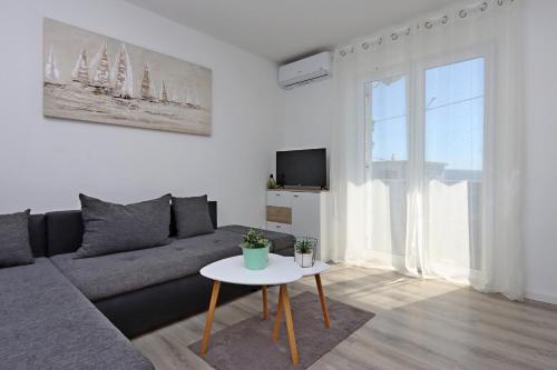 Double Room Crikvenica 12305b