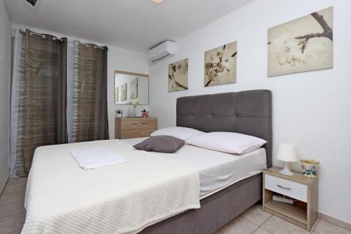 Apartments and rooms with parking space Crikvenica - 12305