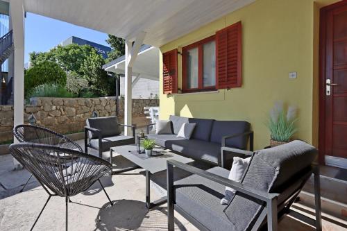 Apartments and rooms with parking space Crikvenica - 12305
