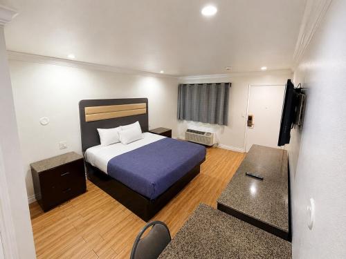 a hotel room with a bed and a couch at BELL RESORT MOTEL in Bell