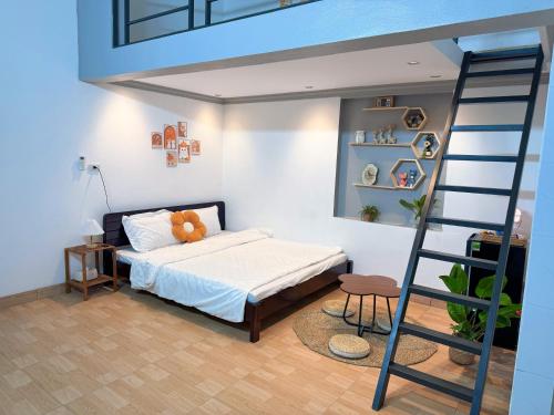 a bedroom with a bed and a ladder at Muối Vừng Home in Ða Gia