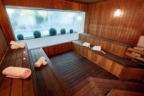 an inside view of a sauna with a window at Apartamento 207 varias piscinas in Bombinhas
